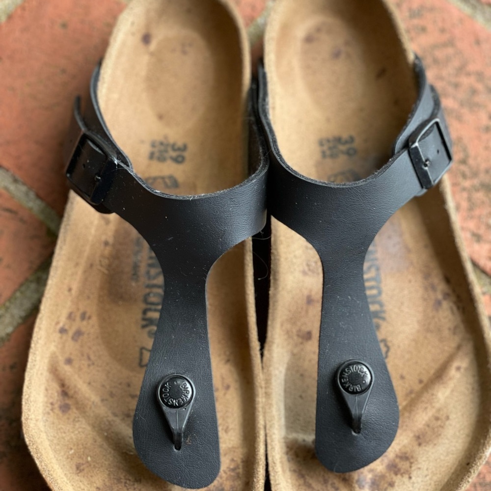 Black thong Birkenstock’s